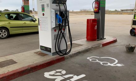 EDP pone en marcha el primer punto de recarga para vehículos eléctricos en la A-66 entre León y Benavente