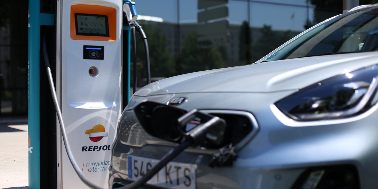 KIA Y REPSOL FIRMAN UN ACUERDO PARA DAR UN NUEVO IMPULSO A LA MOVILIDAD ELÉCTRICA