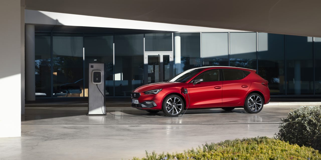 Nuevo SEAT León e-HYBRID: ya está aquí el primer modelo híbrido enchufable de la marca