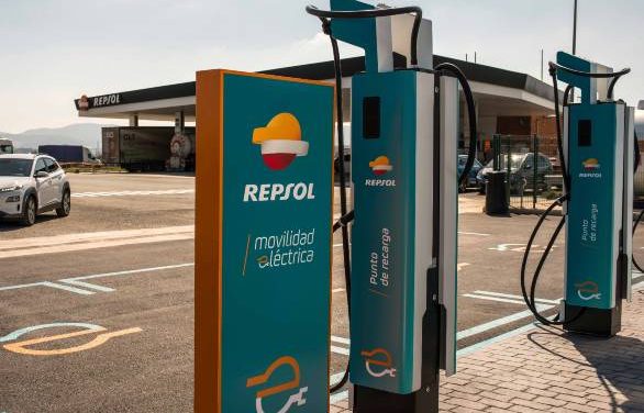 Repsol invertirá 42 millones en instalar 610 puntos públicos de recarga eléctrica en España y Portugal