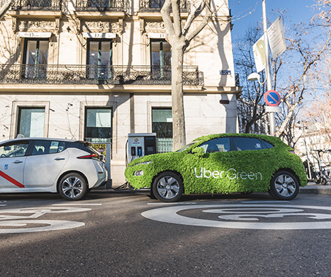 Repsol crece en su apuesta por la movilidad eléctrica. Acuerdo con Uber