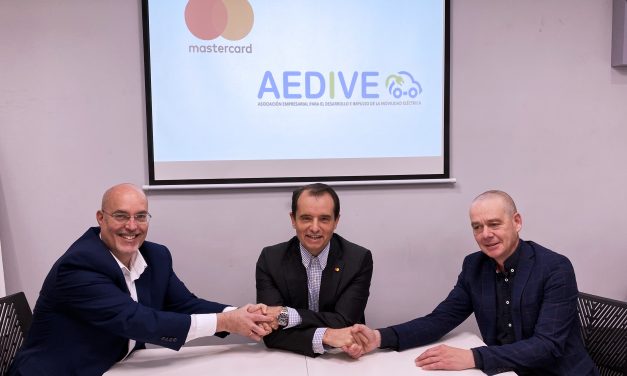 Mastercard se une a AEDIVE para impulsar sistemas de pago con tarjeta en infraestructuras de recarga pública