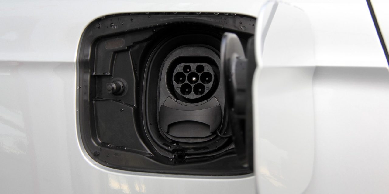 Se triplican las matriculaciones de vehículos electrificados.