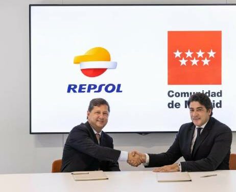 Repsol y el CRTM firman un acuerdo de  colaboración para acelerar la descarbonización en el transporte
