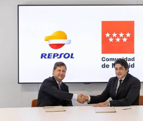 Repsol y el CRTM firman un acuerdo de  colaboración para acelerar la descarbonización en el transporte