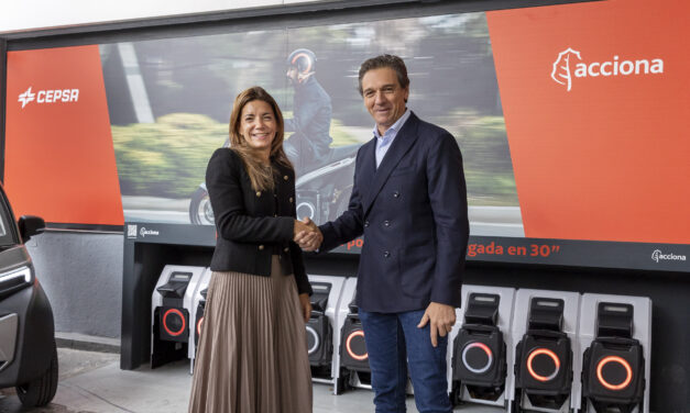 ACCIONA y Cepsa se alían para impulsar la  movilidad sostenible mediante una red de  intercambiadores de baterías