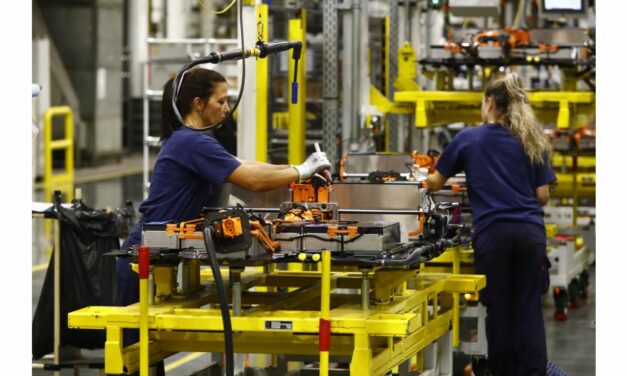 Stellantis, marca un nuevo hito con más de 100.000 vehículos 100% eléctricos producidos en 2022