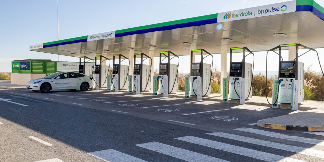 Iberdrola | bp pulse acelera el despliegue de infraestructura de recarga de alta potencia con 50 millones de euros de fondos europeos