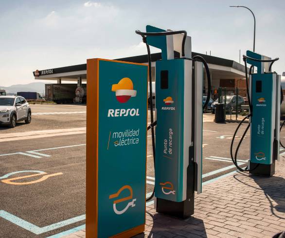 Repsol invertirá 42 millones en instalar 610 puntos públicos de recarga eléctrica en España y Portugal