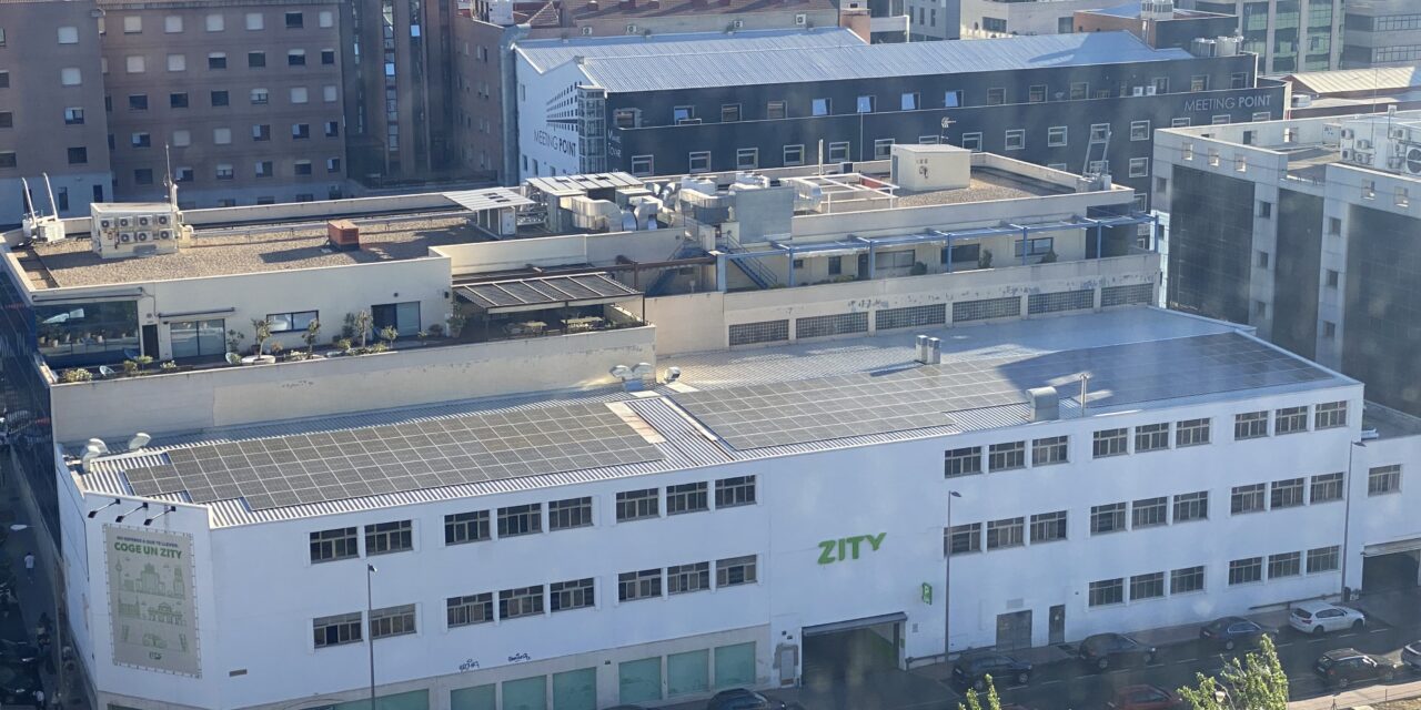 Zity by Mobilize recargará toda su flota de vehículos 100% eléctricos a través de placas solares.