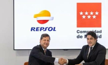 Repsol y el CRTM firman un acuerdo de  colaboración para acelerar la descarbonización en el transporte
